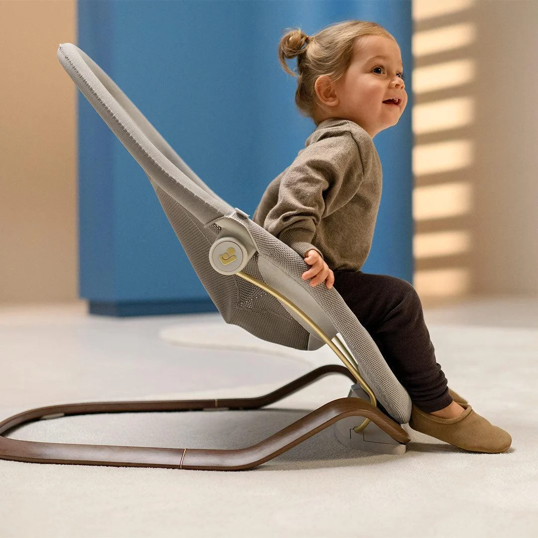 maxi-cosi-dove-pro-bouncer-elegance-graphite-lifestyle-2