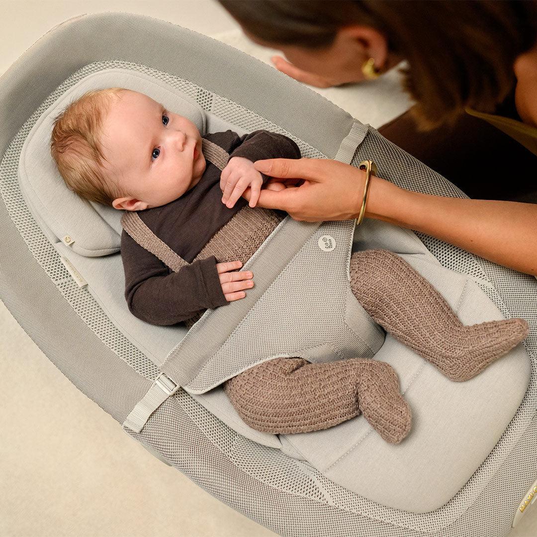 maxi-cosi-dove-pro-bouncer-elegance-graphite-lifestyle